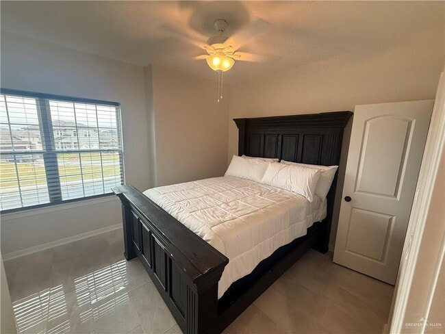 Building Photo - 18 Retama St