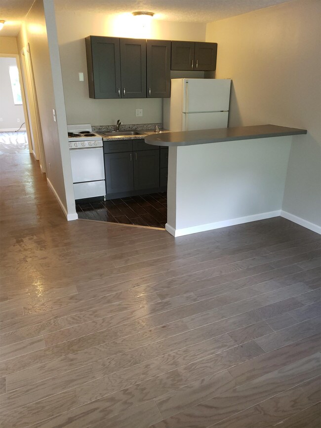 Building Photo - 621 De Votie Ave