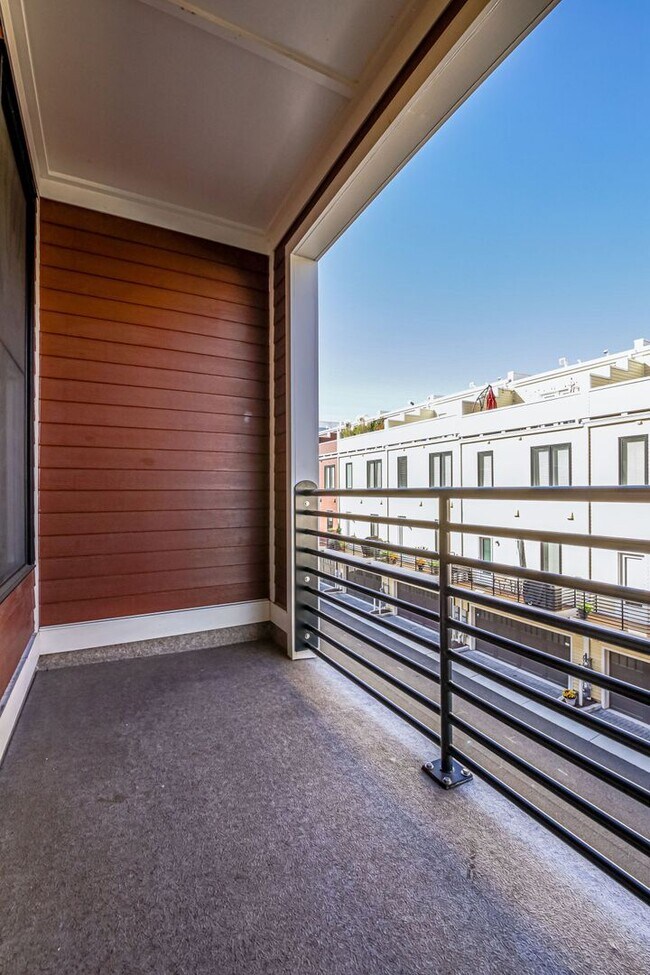 Building Photo - Updated 3br/2.5ba Condo Townhome Alexandria Walk to Metro