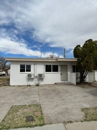 Building Photo - Great 1 Bed 1 Bath located near NMSU