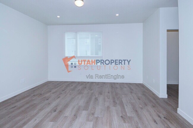 Building Photo - 1046 W 430 S