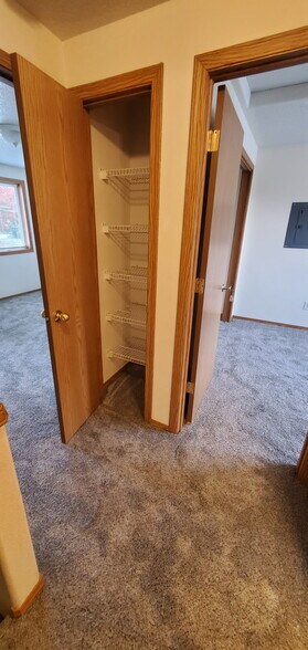 Building Photo - 825 Maple St