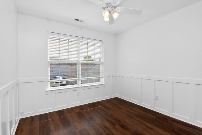 Building Photo - 1456 Stonedown Ln