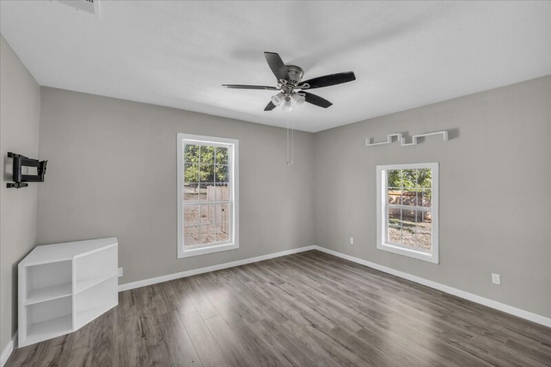 Building Photo - 1215 W 5th St