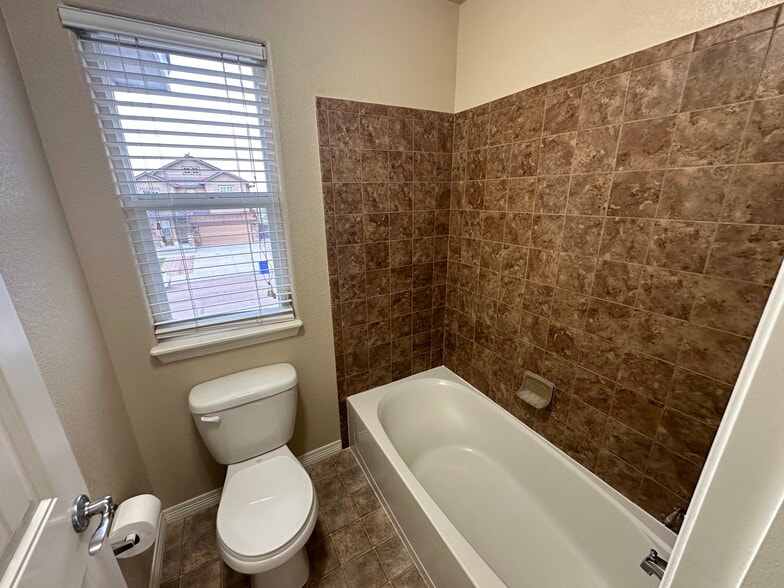 Building Photo - 8043 Pinfeather Dr