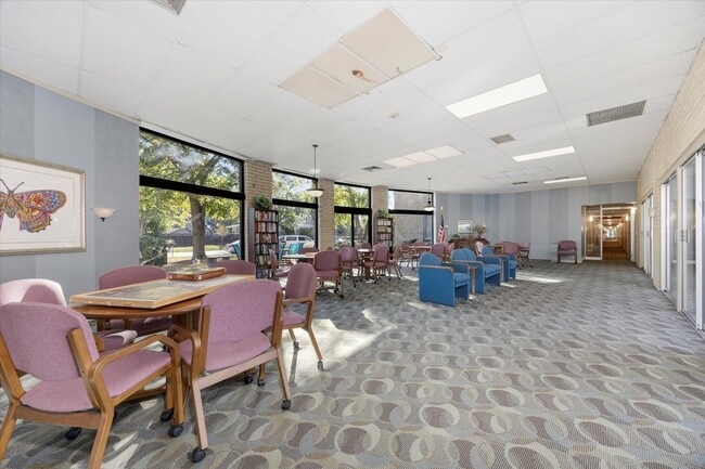 Building Photo - 100 W Butterfield Rd