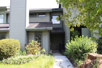 Building Photo - New remolded two close to Fort Gordon and Downtown Augusta Medical Center S