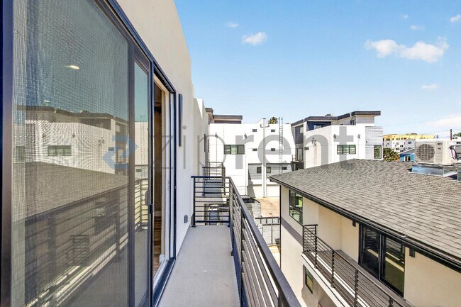 Building Photo - 227 N Burlington Ave