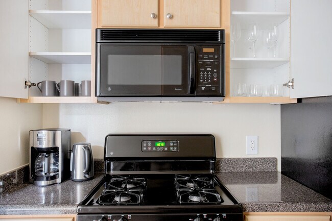 Building Photo - 5535 Westlawn Ave