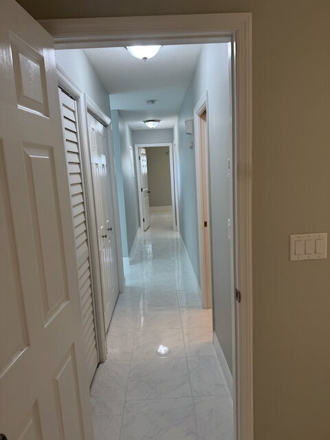 Building Photo - Remodeled Pool Home Located in the Very De...
