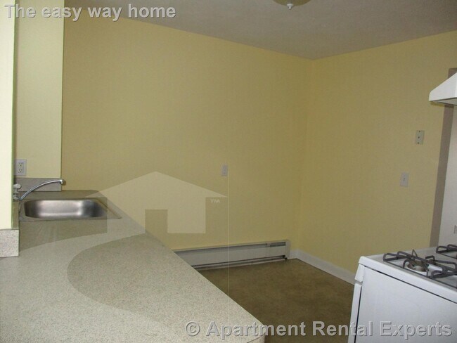 Building Photo - 2 Central St