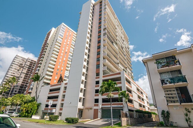 Building Photo - Beautifully Remodeled and Fully furnished 2 Bed 1.5 1 parking.  Available between March-Nov 30th