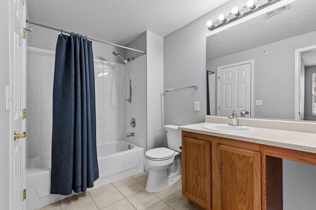 Building Photo - Gorgeous Two Bedroom Windmill Creek Condo!