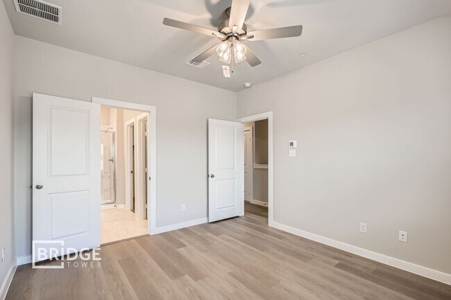 Building Photo - 1016 Oliver Dr