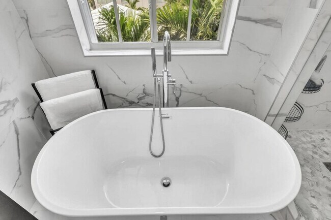 Building Photo - 2609 Center Ave