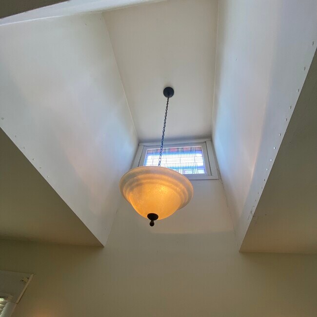 Building Photo - 1706 W Saginaw St