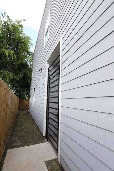 Building Photo - 4422 Phlox St