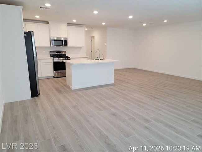 Building Photo - Spacious Henderson Townhome with Balconies and Resort Amenities