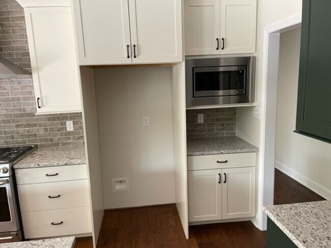 Building Photo - Vonore 37885 - 4 bedroom, 3 bath in Tellico Village - Contact Ed Johnson 865-924-5045