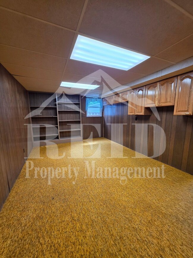 Building Photo - Central Kitsap Home with Large Fenced Yard Close to Shopping, Base, & Kitsap Lake