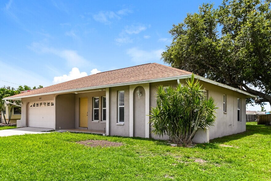 Building Photo - 914 SW 25th St
