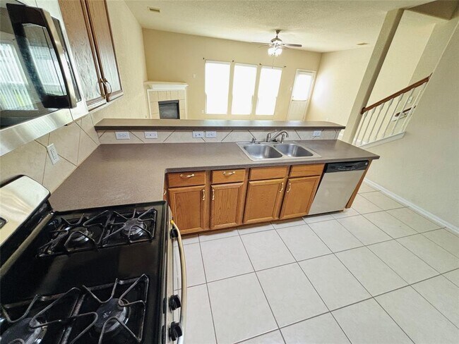 Building Photo - 14851 Fir Knoll Way