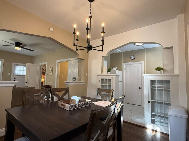 Building Photo - 2207 McCausland Ave