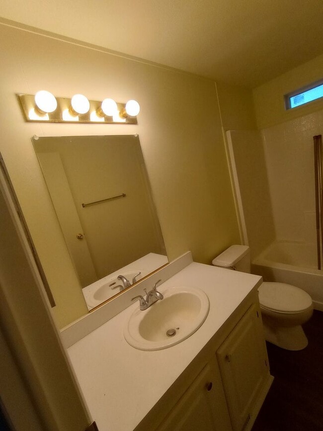 Building Photo - 3 Bed Charming Updated Home Silver Springs