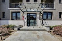 Building Photo - Beautiful 2 Bed/2 Bath Condo Rental - Conv...
