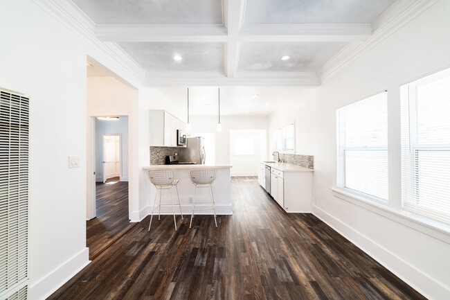 Building Photo - 321 Heliotrope Dr