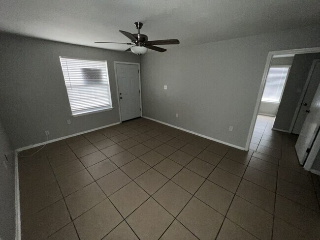 Building Photo - Weston St.