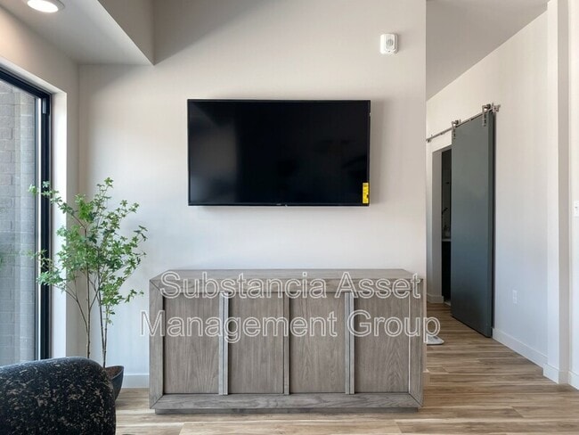 Building Photo - 1683 Midtown Pl