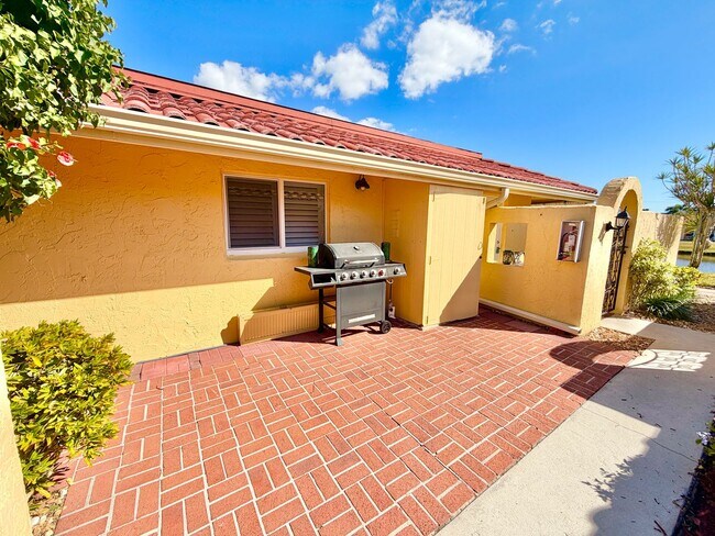 Building Photo - ** GLADES COUNTRY CLUB ** 2 BED / 2 BATH - VILLA - BUNDLED GOLF MEMBERSHIP - ANNUAL RENTAL