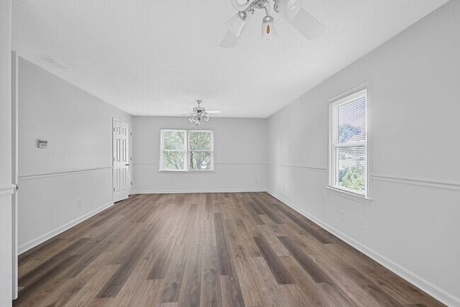 Building Photo - 110 Hayfield Way
