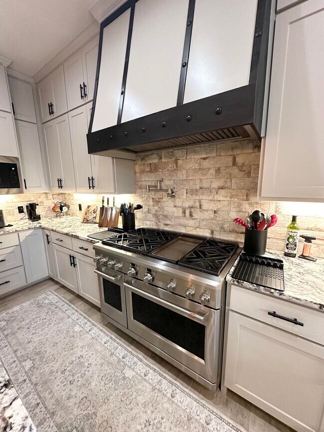 Building Photo - 4 Bedroom 3 Bathroom for Rent