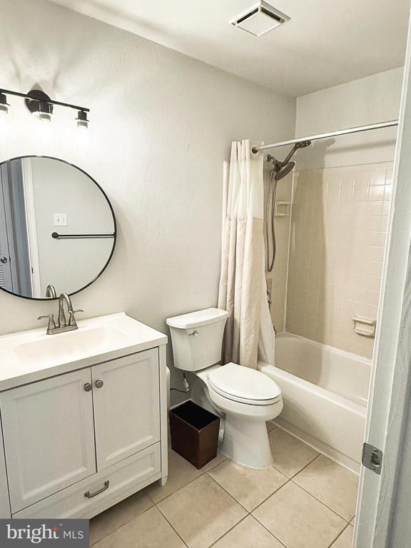 Building Photo - 1532 Lincoln Way