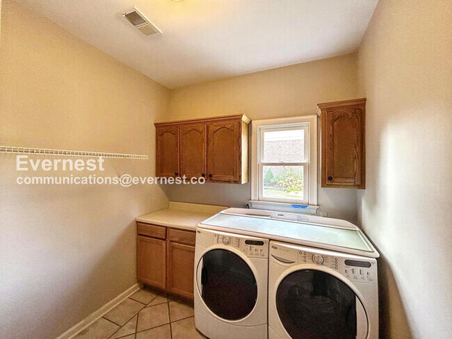 Building Photo - 10265 Buckland Bluff Cove