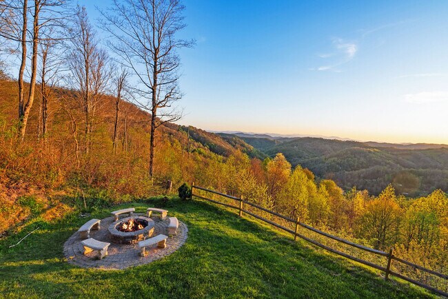 Building Photo - 140 Mystic Ridge Dr