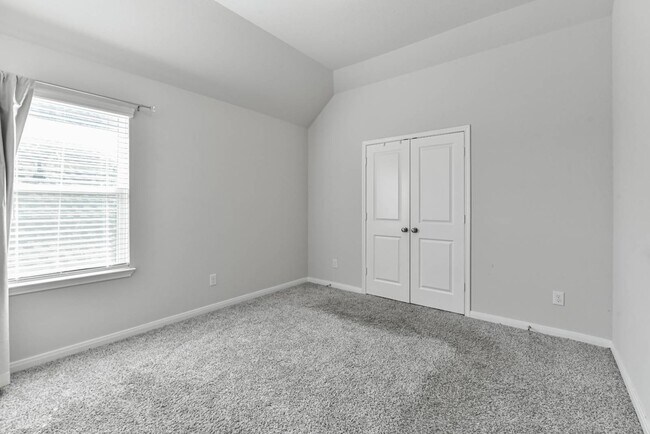 Building Photo - 6306 Golden Gate Dr