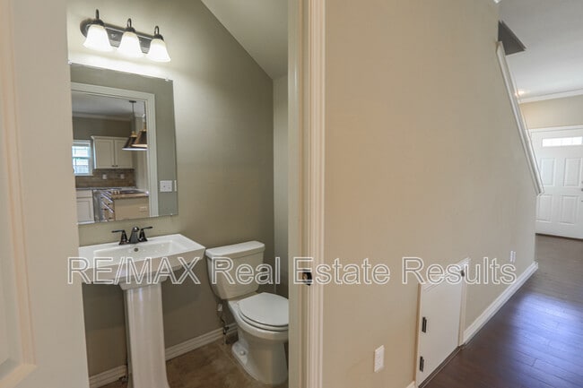 Building Photo - 626 N Tennyson Ln