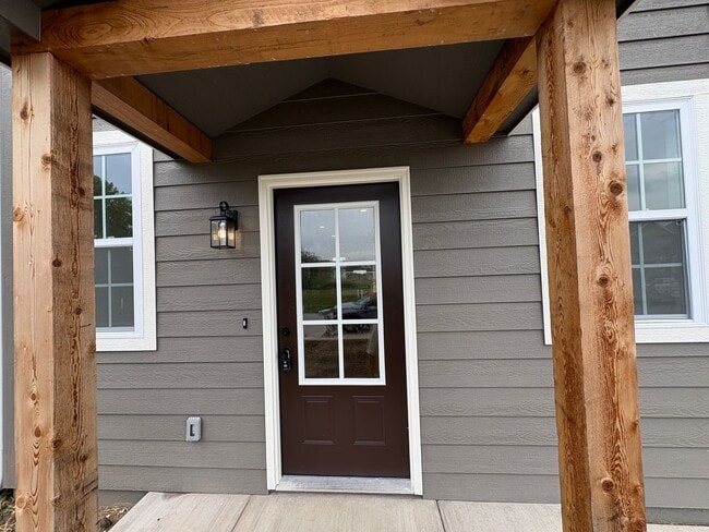 Building Photo - New Build- 3 bedroom, 2.5 bathroom home fo...