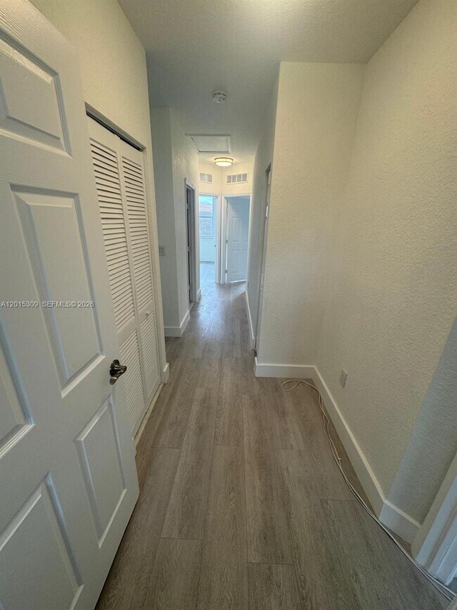 Building Photo - 5090 SW 136th Ave