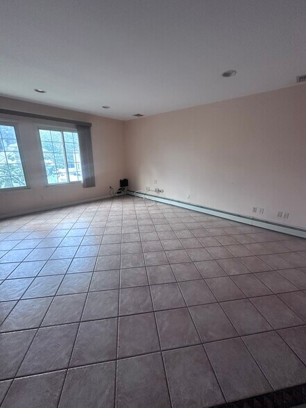Building Photo - 95 E Clifton Ave