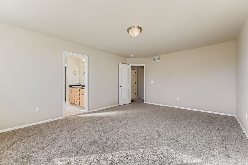 Building Photo - 1845 Sunset Vista Dr