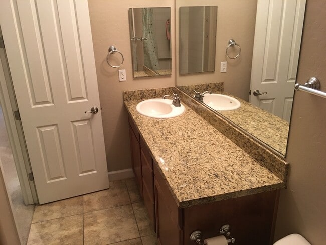 Building Photo - Chandler 5 Bed, 3 Bath + Bonus Room Office/Den