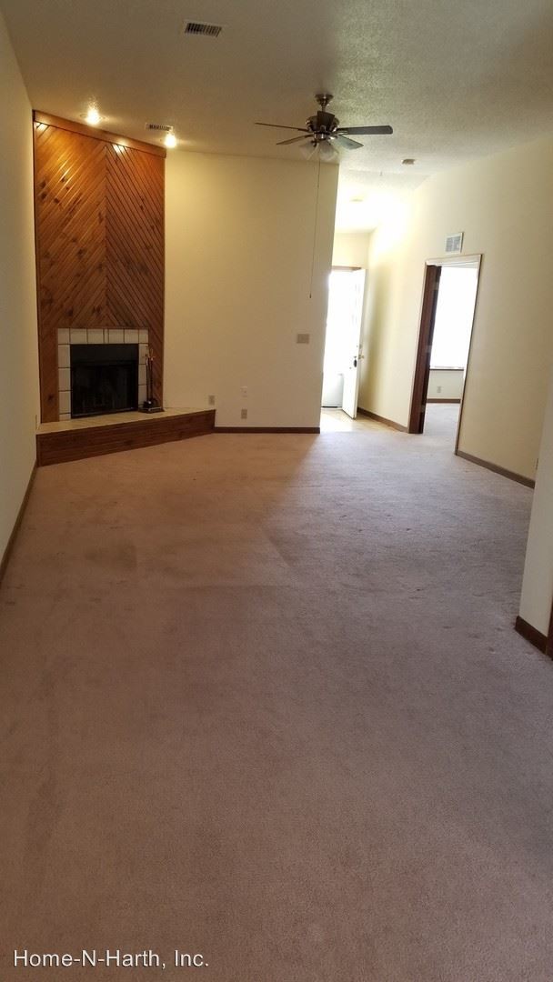 Building Photo - 3266-3268 N Longfellow Ct