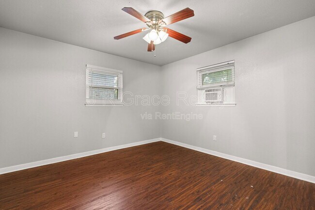 Building Photo - 8806 Fox Hollow Dr