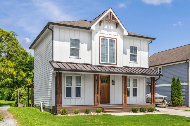 Building Photo - 213 Winchester St