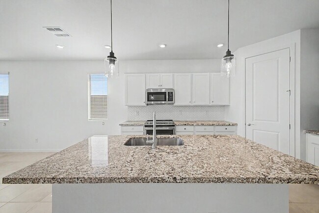 Building Photo - 25291 W Hidalgo Ave