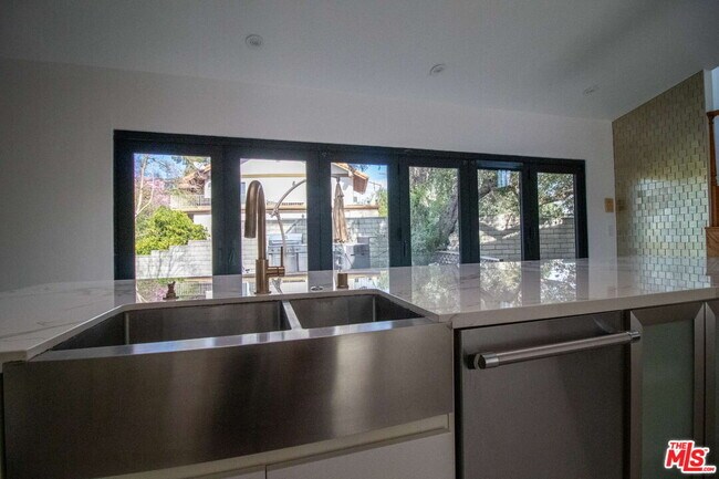 Building Photo - 11619 Lerdo Ave